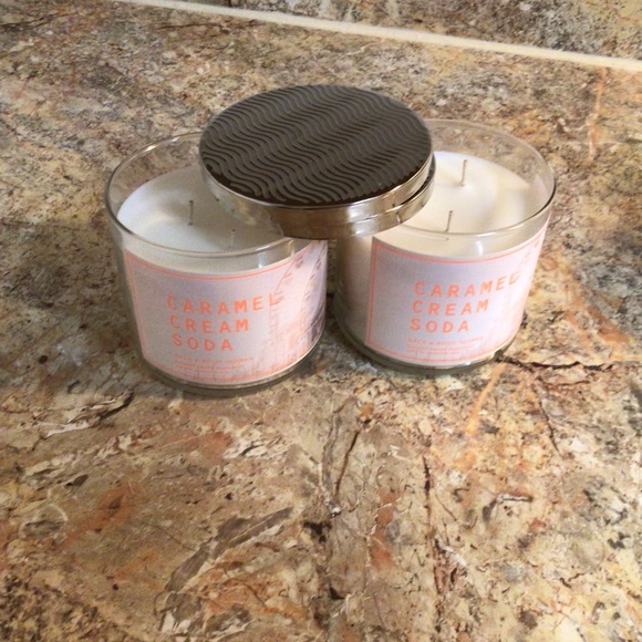 Bath and Body Works Candles - Picture 2 of 3